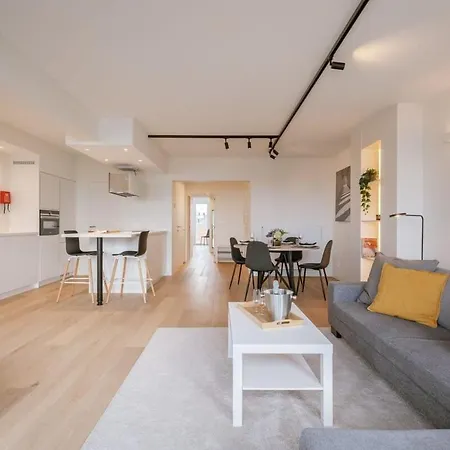 Trendy Close To The Coast Apartment *